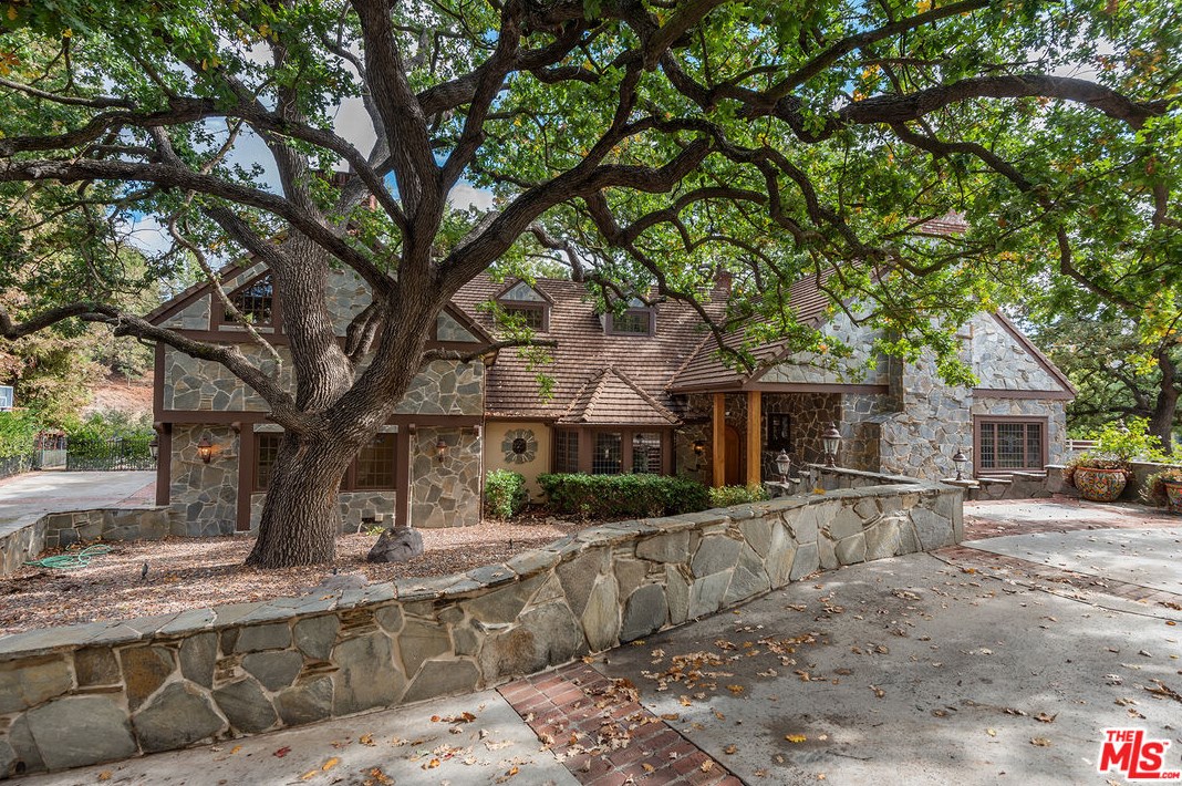29021 Wagon Rd, Calabasas, CA 91301