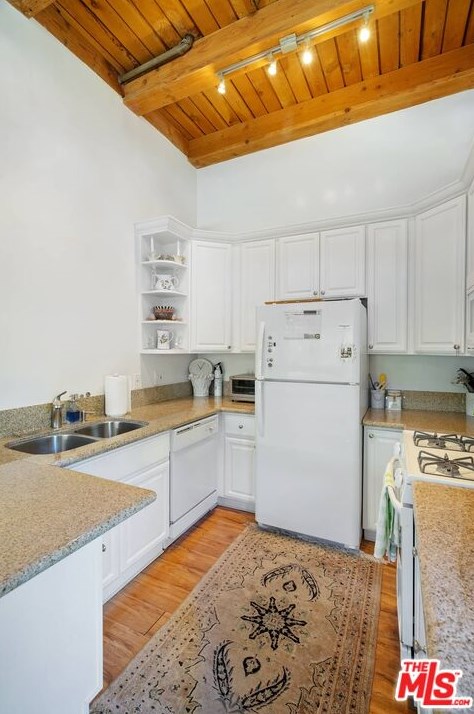 1523 Beverly Glen Blvd, Los Angeles CA  90077-3129 exterior
