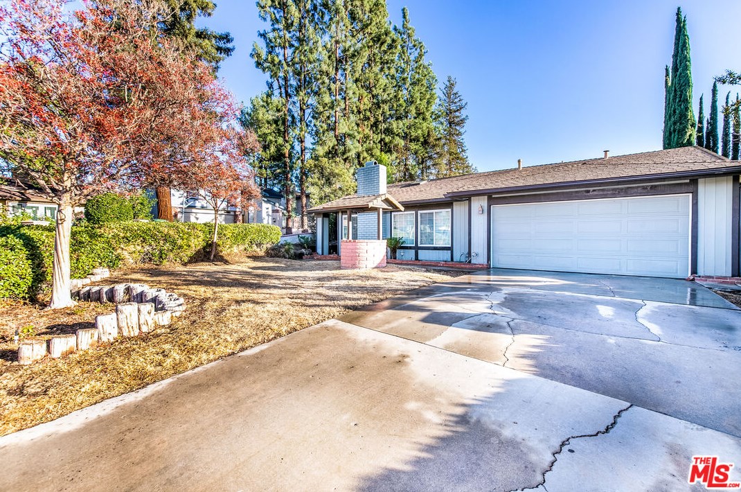 26040 Redbluff Dr, Calabasas, CA 91302