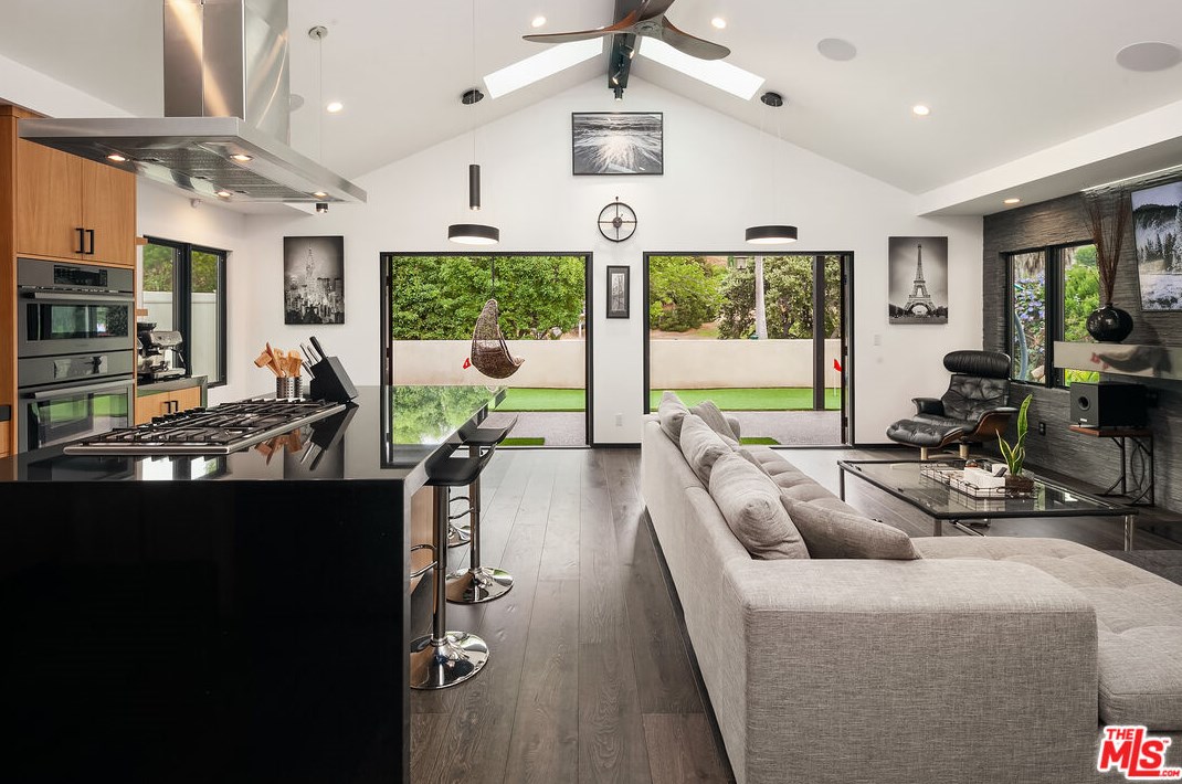 5877 Cape Horn Dr, Calabasas, CA 91301