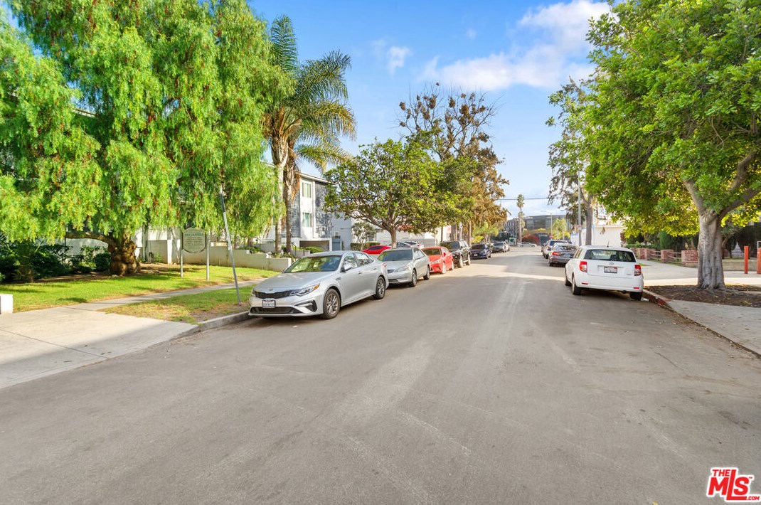 3734 Canfield Ave, Los Angeles CA  90034-4166 exterior