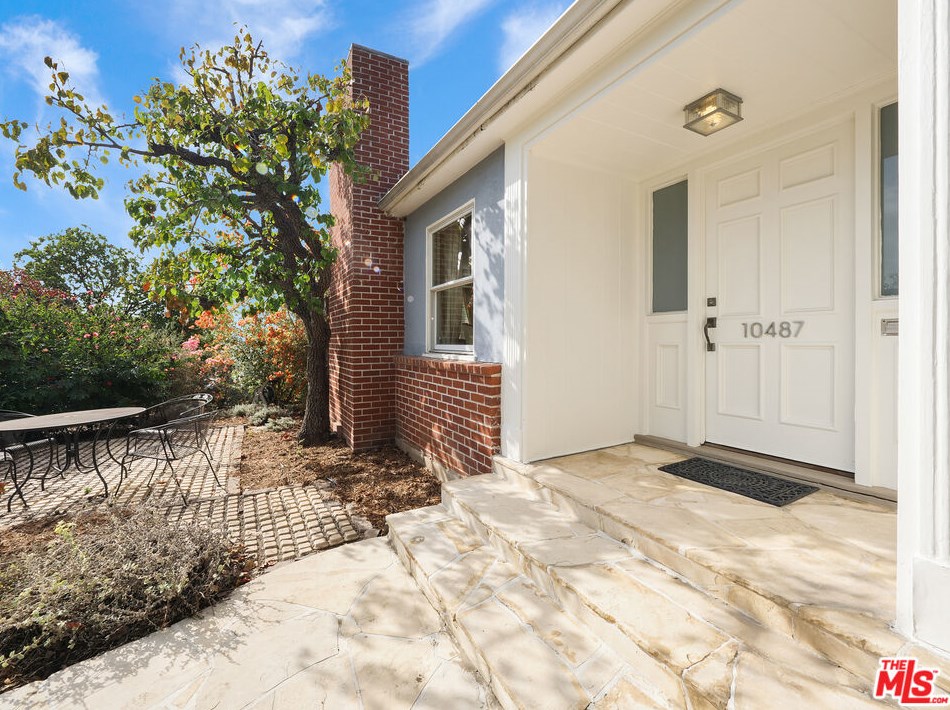 10487 Troon Ave, Los Angeles, CA 90064-4439