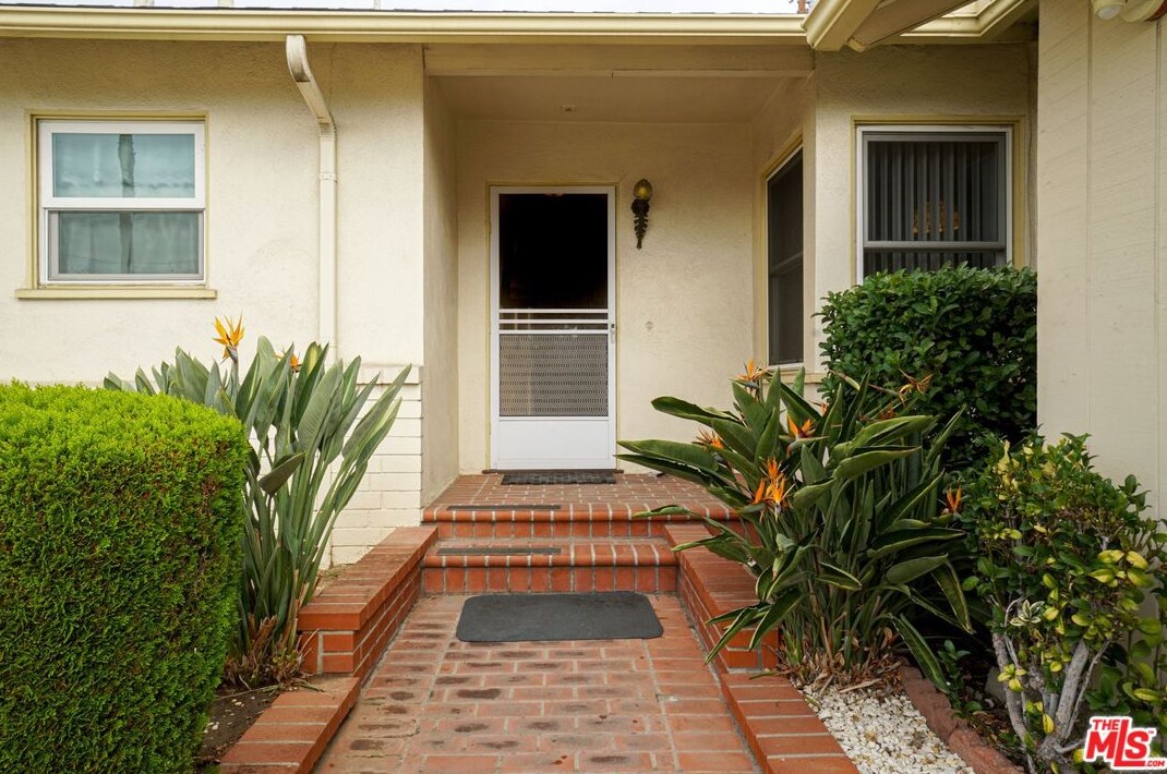 124 E Balanda Dr, Montebello, CA 90640
