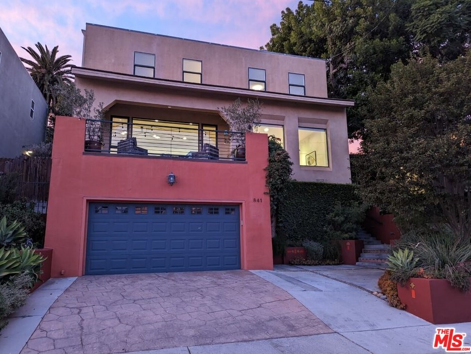 841 Kodak Dr, Los Angeles, CA 90026-2707