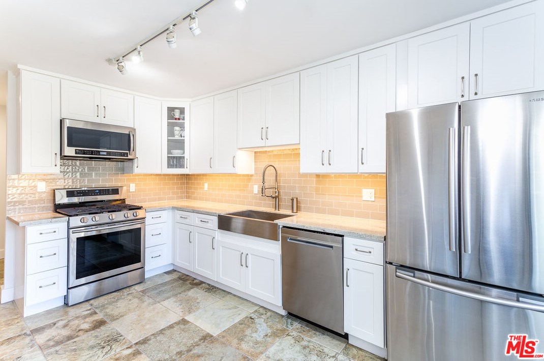 1649 Appian Way #105, Santa Monica, CA 90401