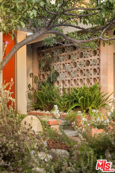 721 Rochedale Way, Los Angeles, CA 90049-1939
