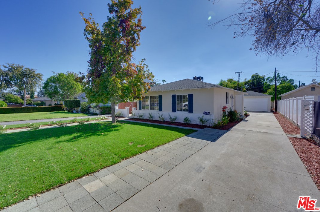 1744 Elizabeth St, Pasadena CA  91104-2763 exterior