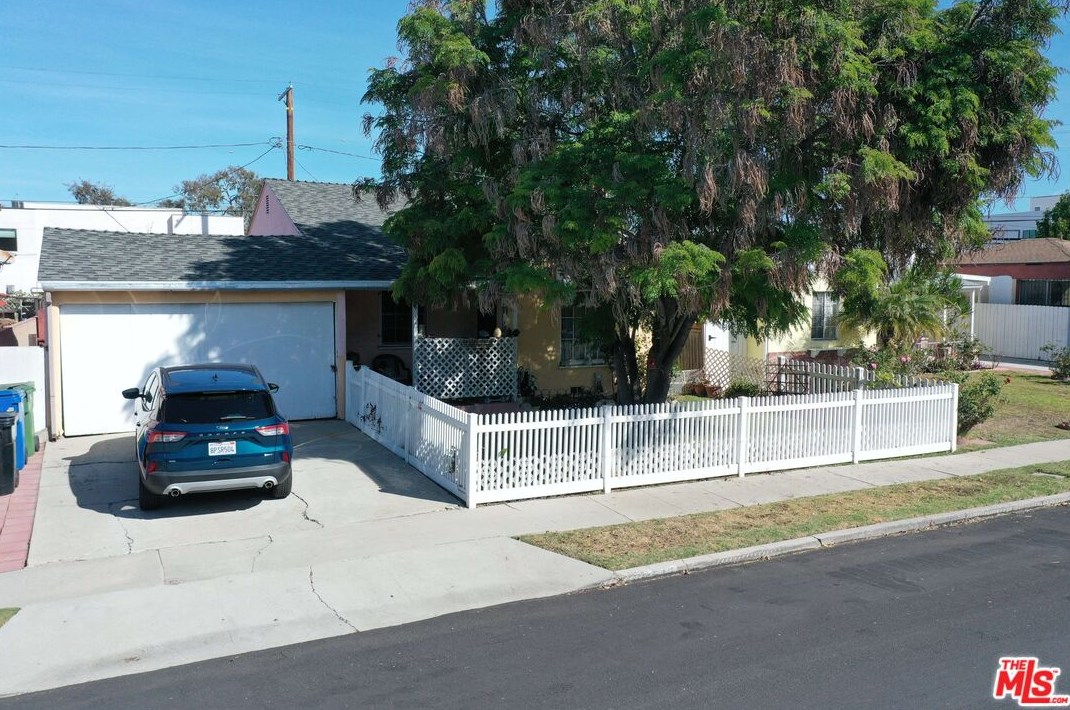 8517 Melvil St, Los Angeles, CA 90034-2546