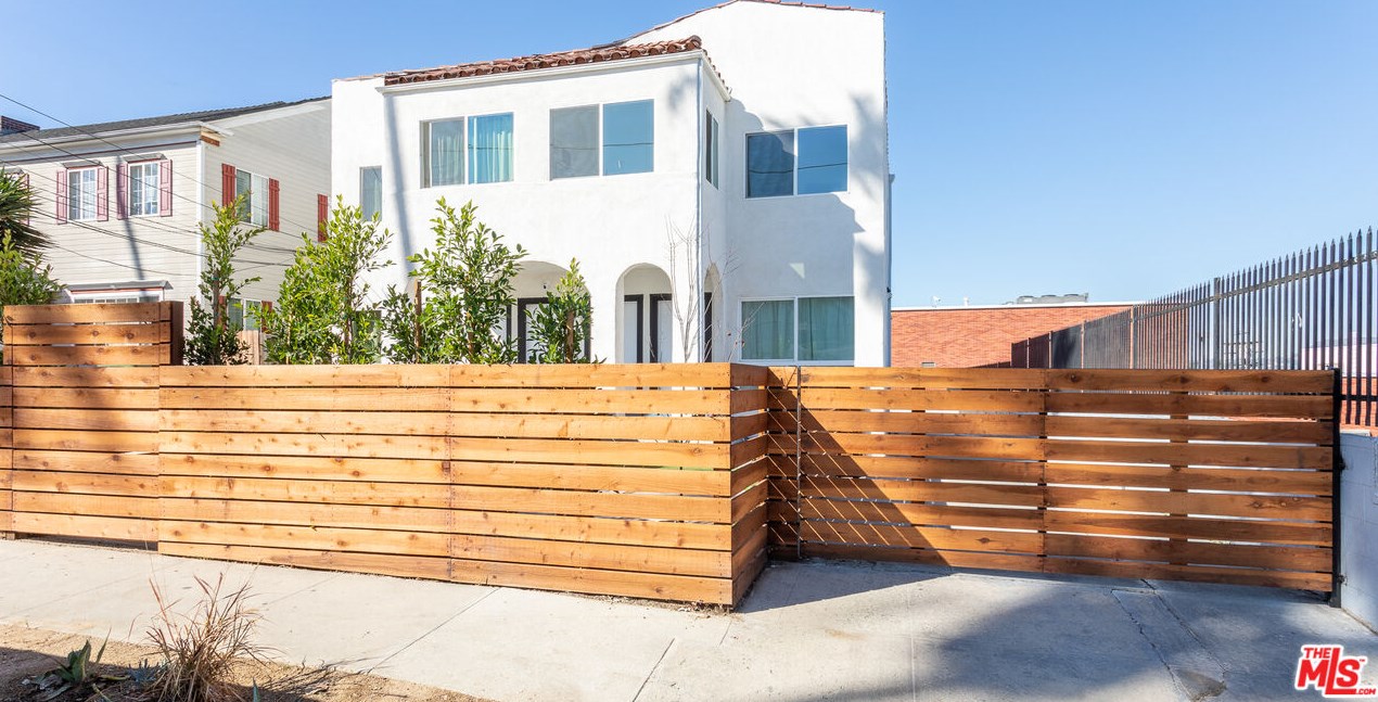 117 Westlake Ave, Los Angeles CA  90006-3014 exterior
