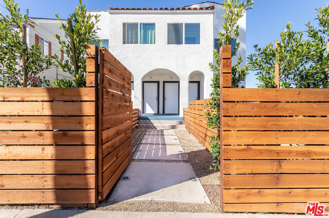 117 Westlake Ave, Los Angeles CA  90006-3014 exterior