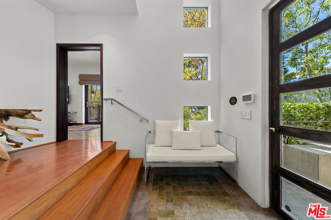 3110 Deronda Dr, Los Angeles CA  90068-1608 exterior