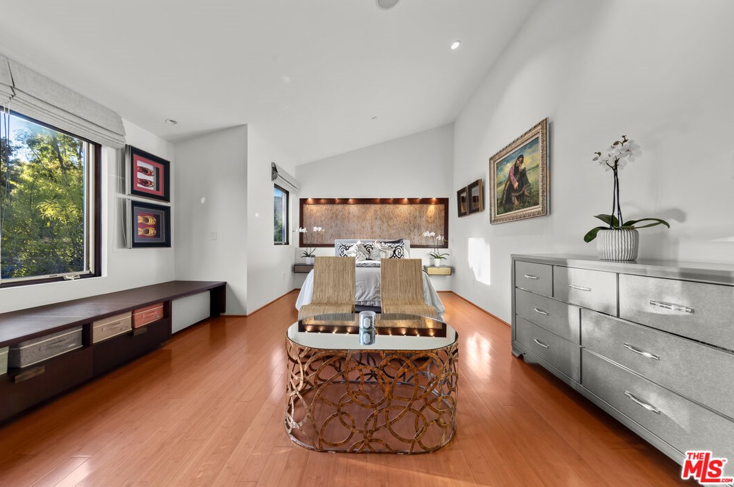 3110 Deronda Dr, Los Angeles CA  90068-1608 exterior
