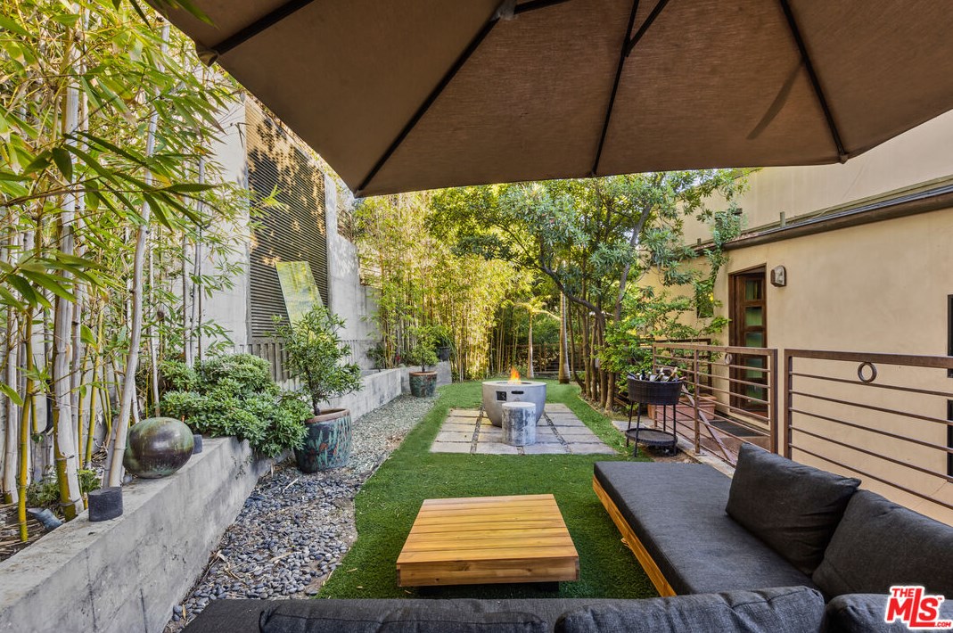 3110 Deronda Dr, Los Angeles CA  90068-1608 exterior