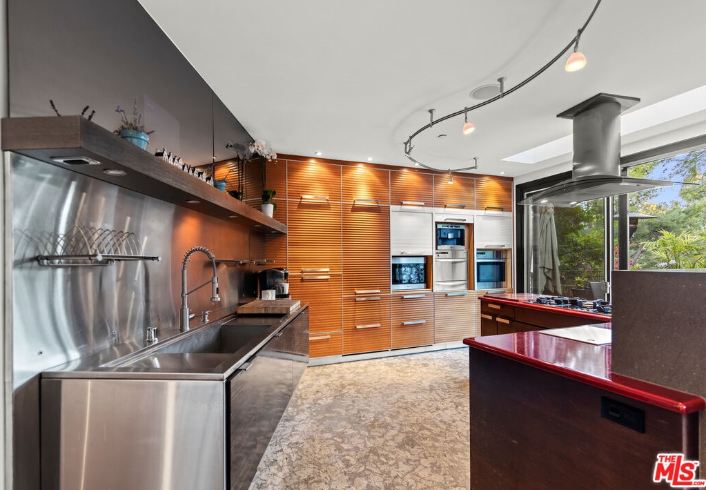 3110 Deronda Dr, Los Angeles CA  90068-1608 exterior