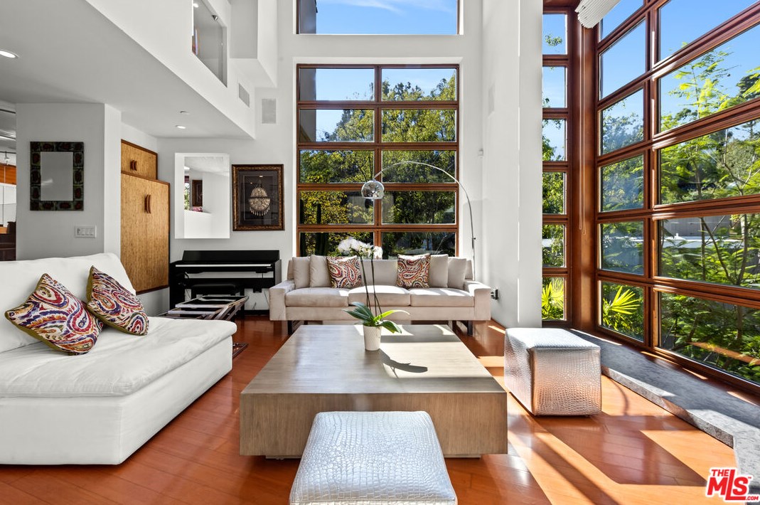 3110 Deronda Dr, Los Angeles CA  90068-1608 exterior