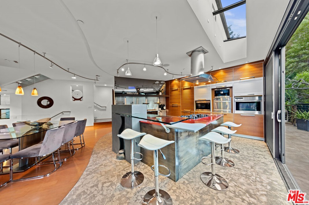3110 Deronda Dr, Los Angeles CA  90068-1608 exterior