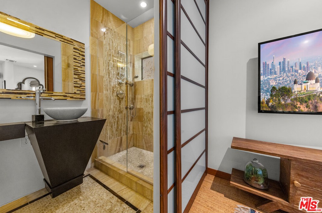 3110 Deronda Dr, Los Angeles CA  90068-1608 exterior