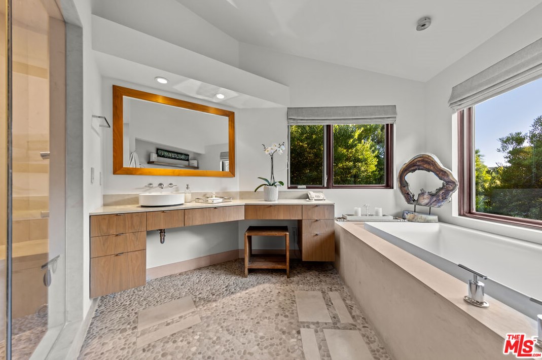 3110 Deronda Dr, Los Angeles CA  90068-1608 exterior