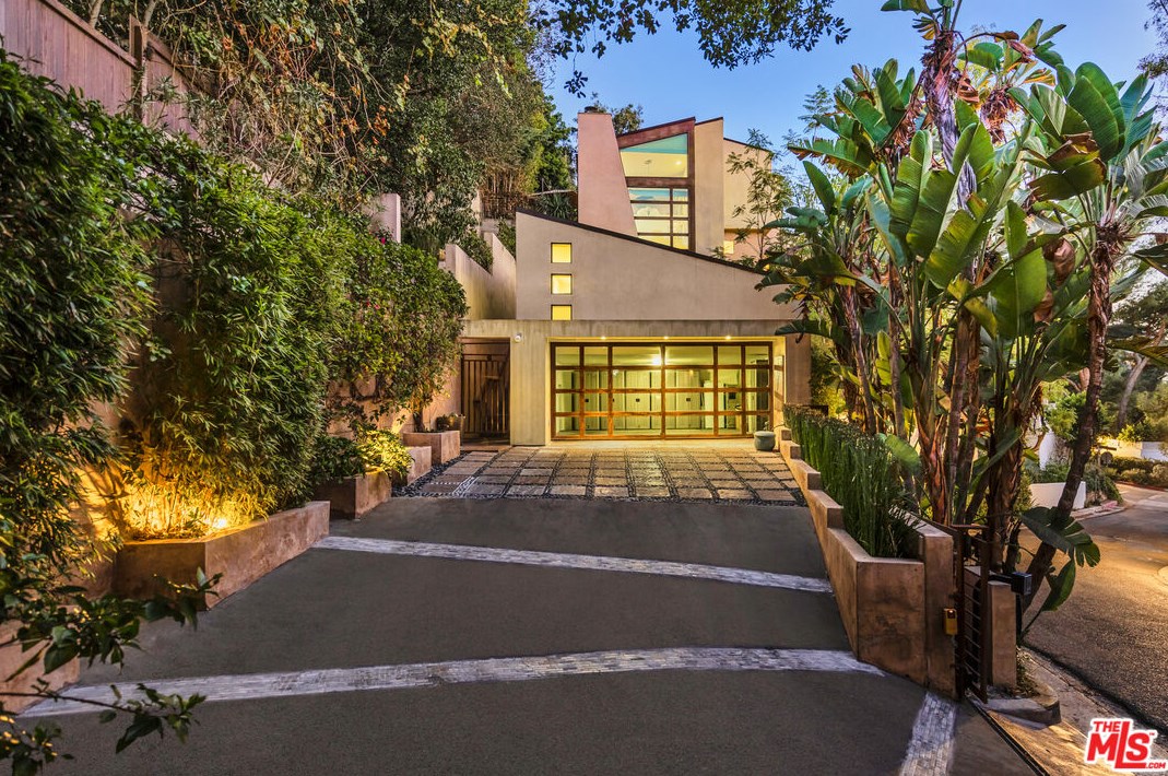 3110 Deronda Dr, Los Angeles CA  90068-1608 exterior