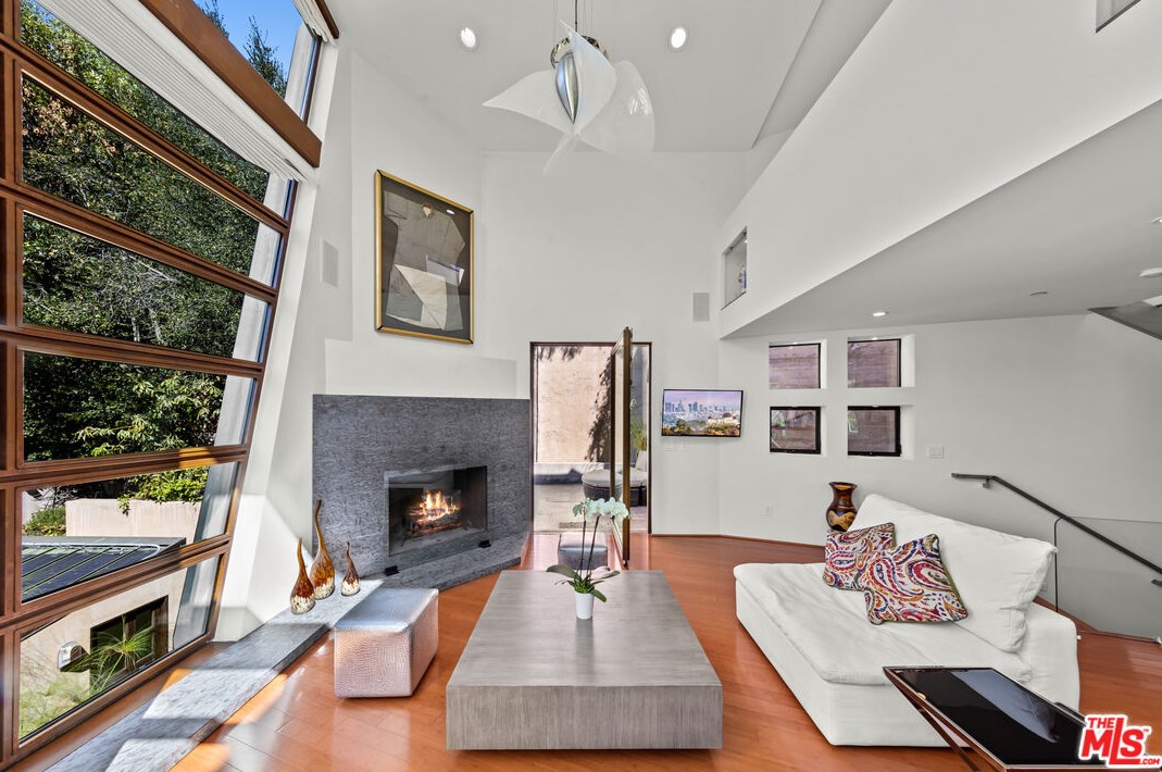 3110 Deronda Dr, Los Angeles CA  90068-1608 exterior