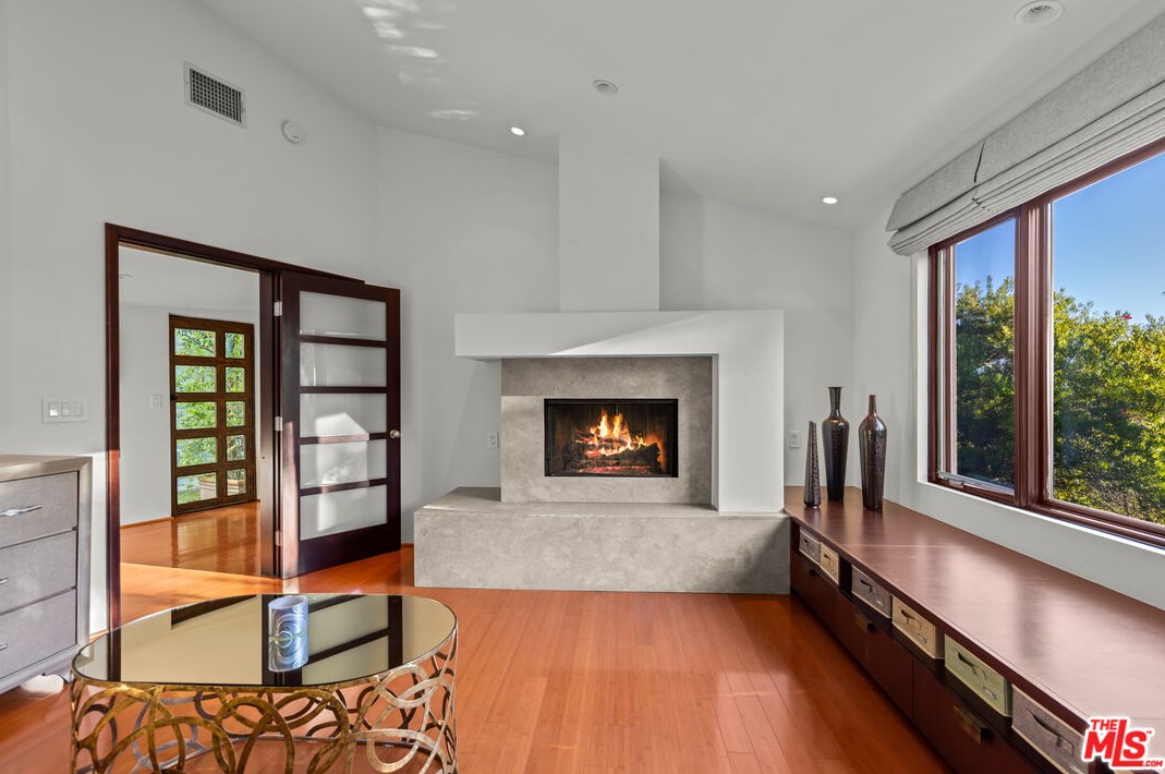 3110 Deronda Dr, Los Angeles CA  90068-1608 exterior