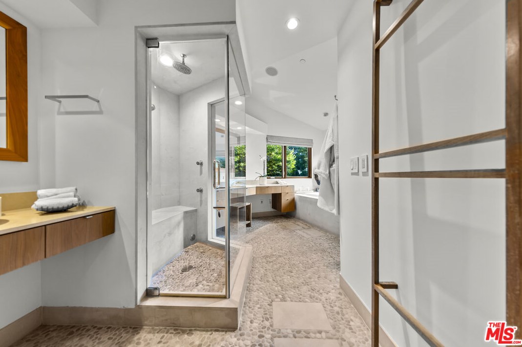 3110 Deronda Dr, Los Angeles CA  90068-1608 exterior