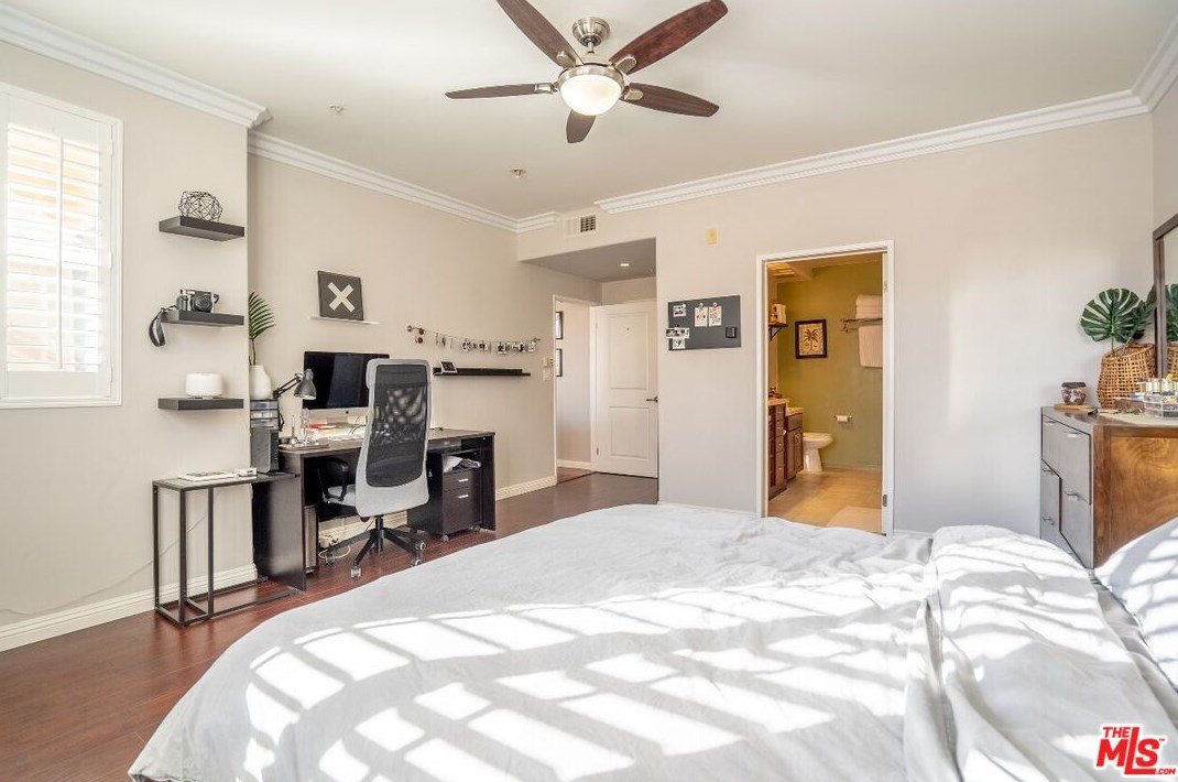 4568 1st St, Los Angeles CA  90004-4068 exterior