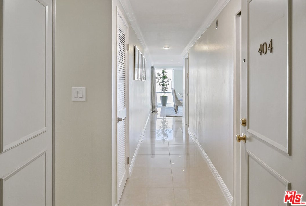 321 N Oakhurst Dr #404, Beverly Hills, CA 90210