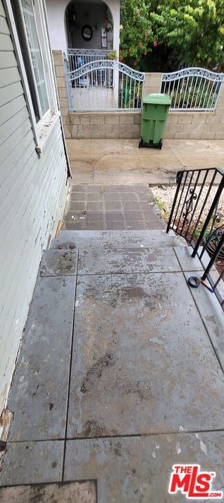 2659 Thorpe Ave, Los Angeles CA  90065-1127 exterior