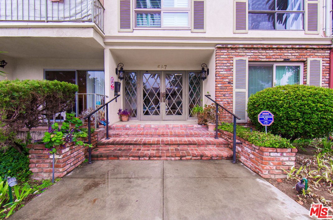 647 Orange Grove Ave, South Pasadena, CA 91030-2352