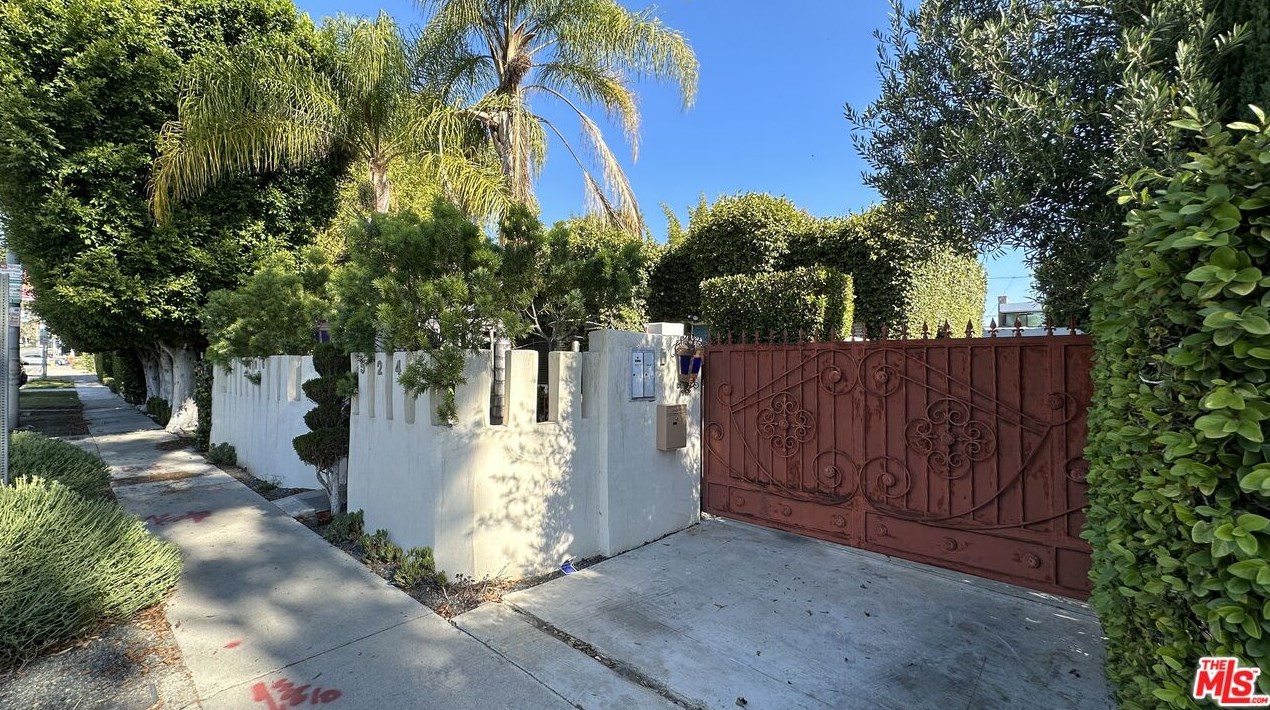 524 San Vicente Blvd, Los Angeles, CA 90048-1814