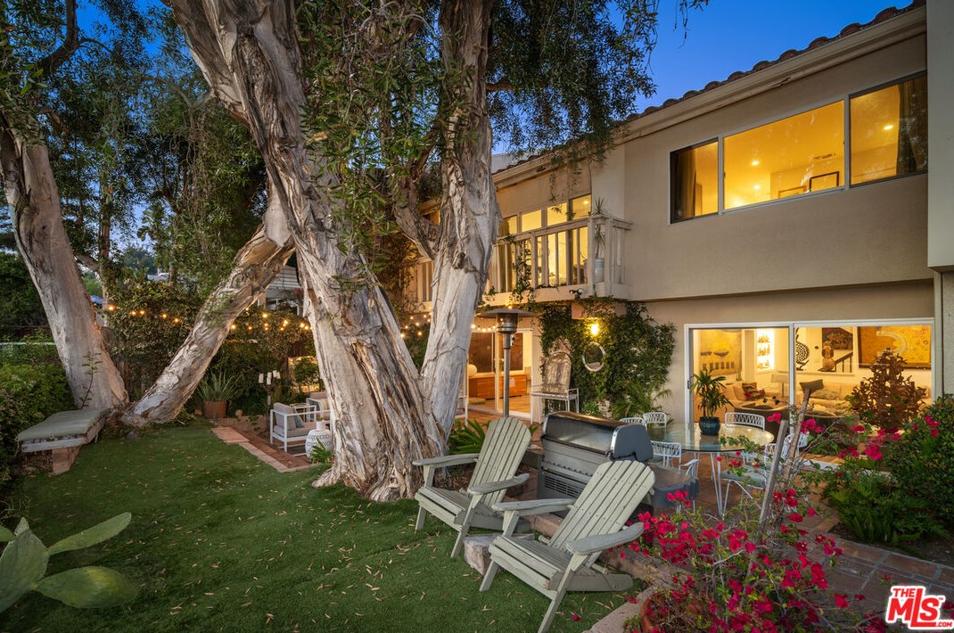 2735 Bottlebrush Dr, Los Angeles, CA 90077-2009