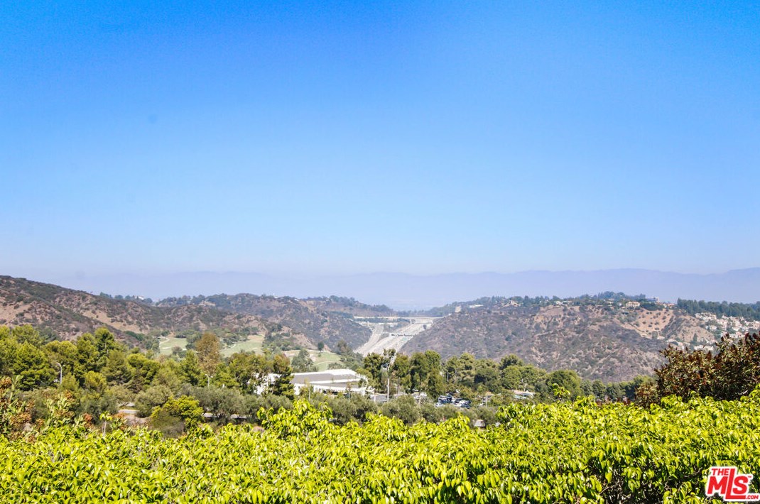 12535 Promontory Rd, Los Angeles CA  90049-6814 exterior