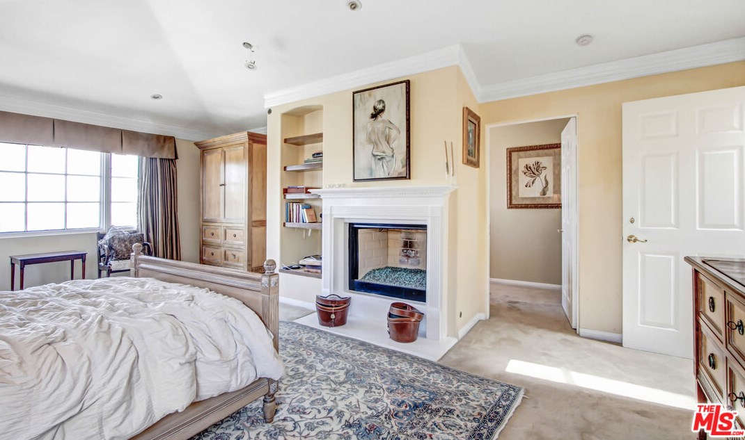12535 Promontory Rd, Los Angeles CA  90049-6814 exterior