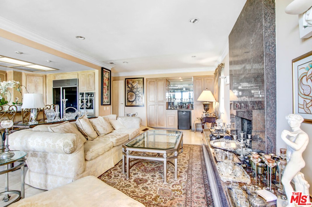 12535 Promontory Rd, Los Angeles CA  90049-6814 exterior