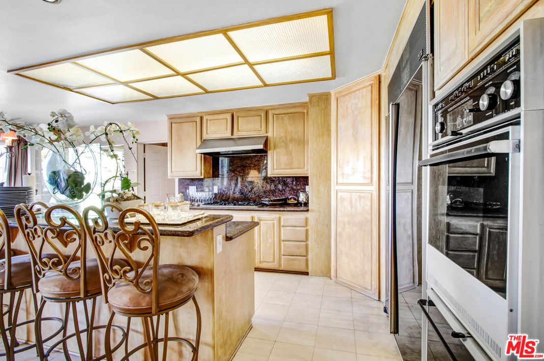 12535 Promontory Rd, Los Angeles CA  90049-6814 exterior