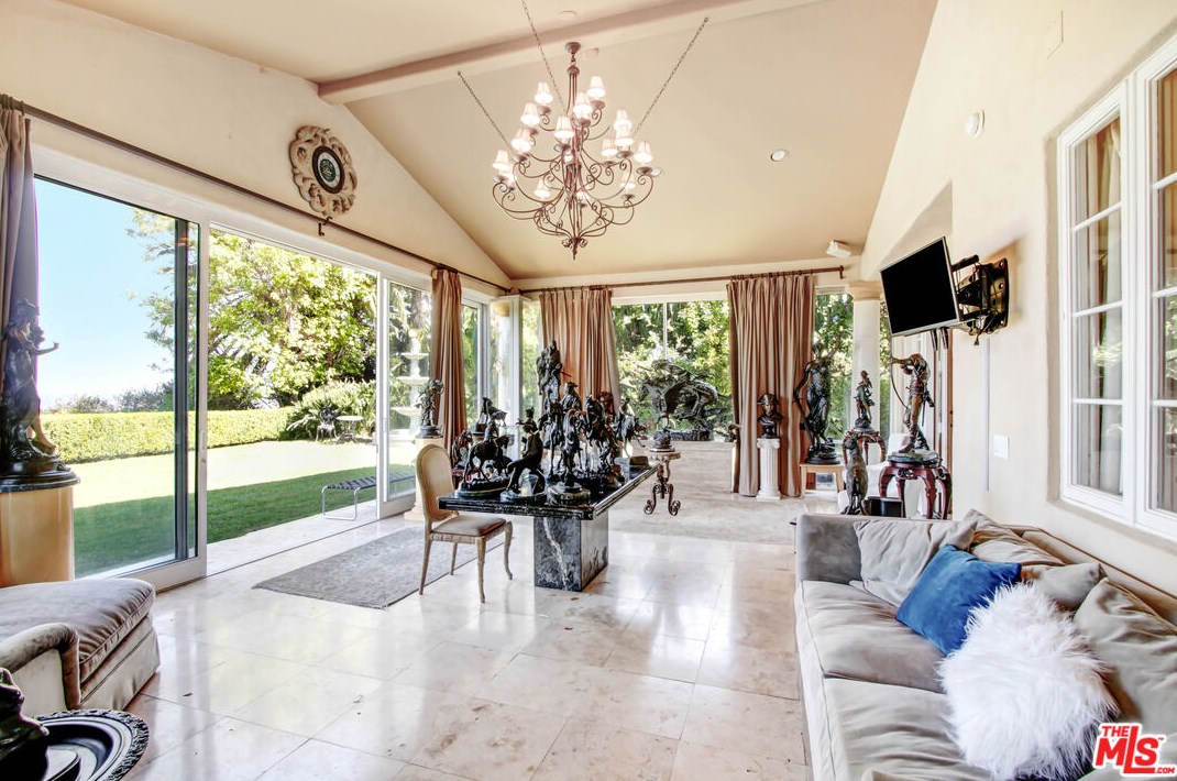 12535 Promontory Rd, Los Angeles CA  90049-6814 exterior