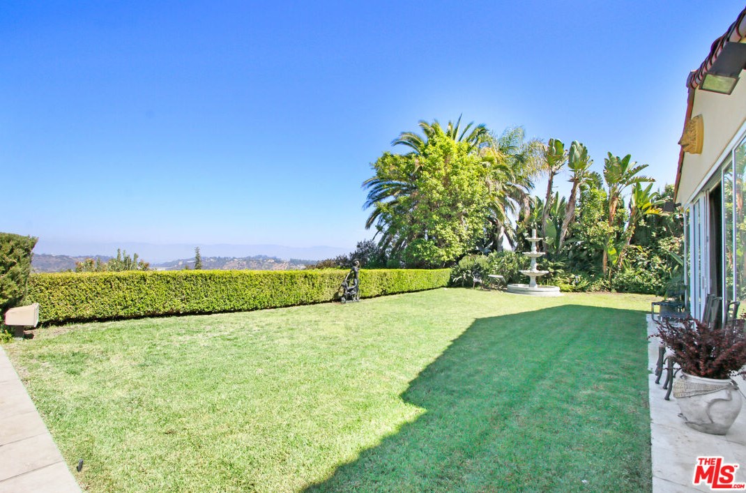 12535 Promontory Rd, Los Angeles CA  90049-6814 exterior