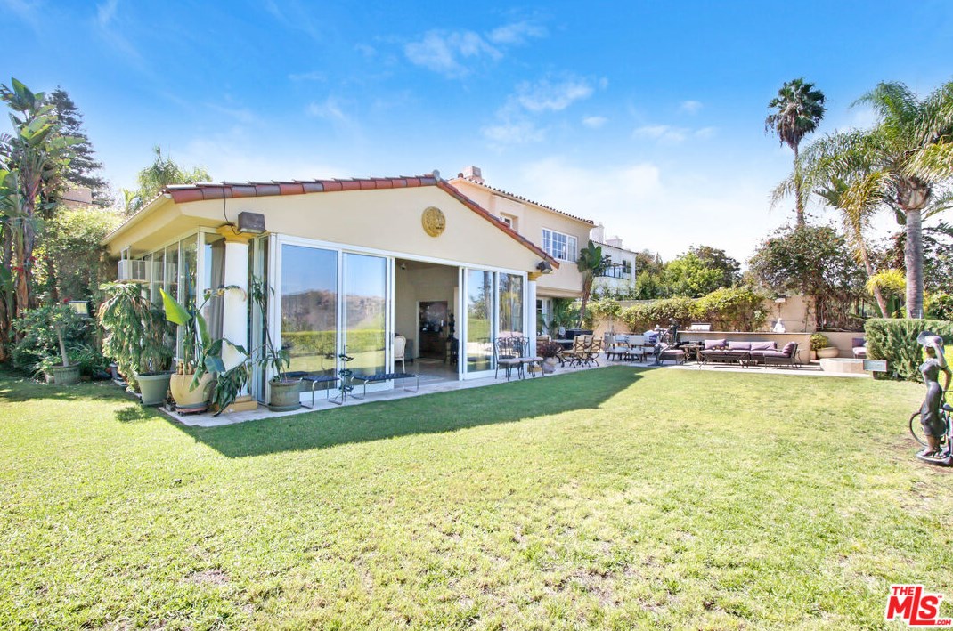 12535 Promontory Rd, Los Angeles CA  90049-6814 exterior