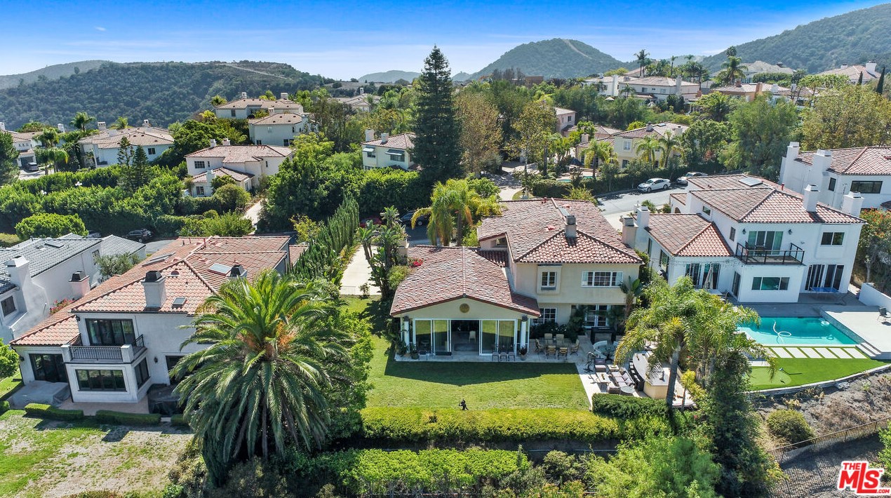 12535 Promontory Rd, Los Angeles CA  90049-6814 exterior