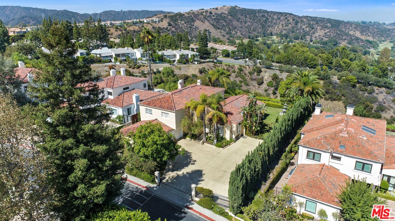 12535 Promontory Rd, Los Angeles CA  90049-6814 exterior