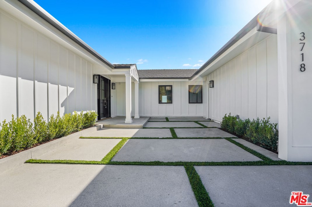 3718 Terrace View Dr, Van Nuys, CA 91436
