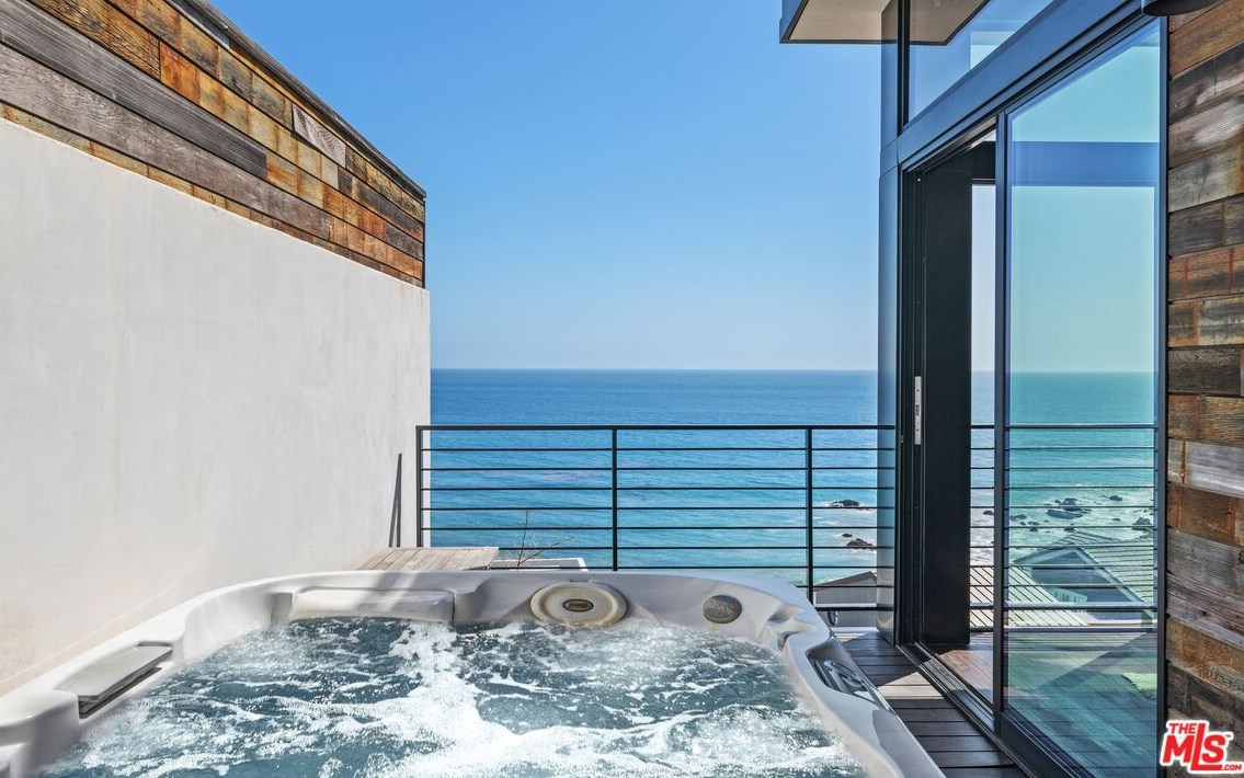 31478 Broad Bch Rd, Malibu CA  90265-2669 exterior