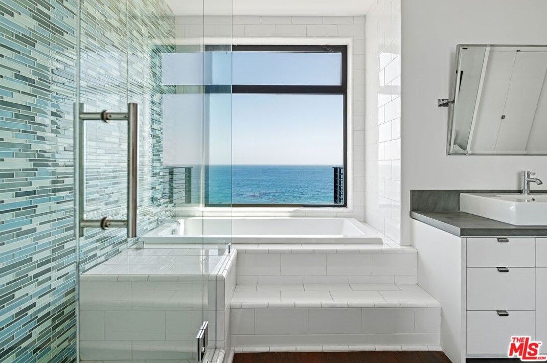 31478 Broad Bch Rd, Malibu CA  90265-2669 exterior