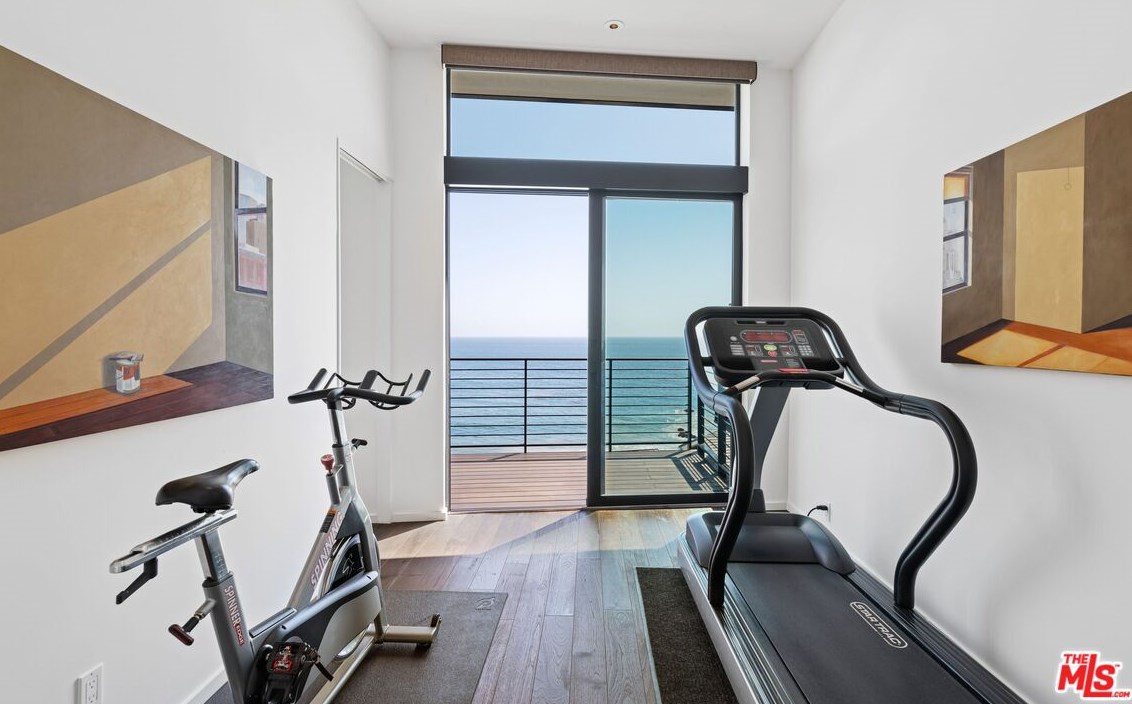 31478 Broad Bch Rd, Malibu CA  90265-2669 exterior