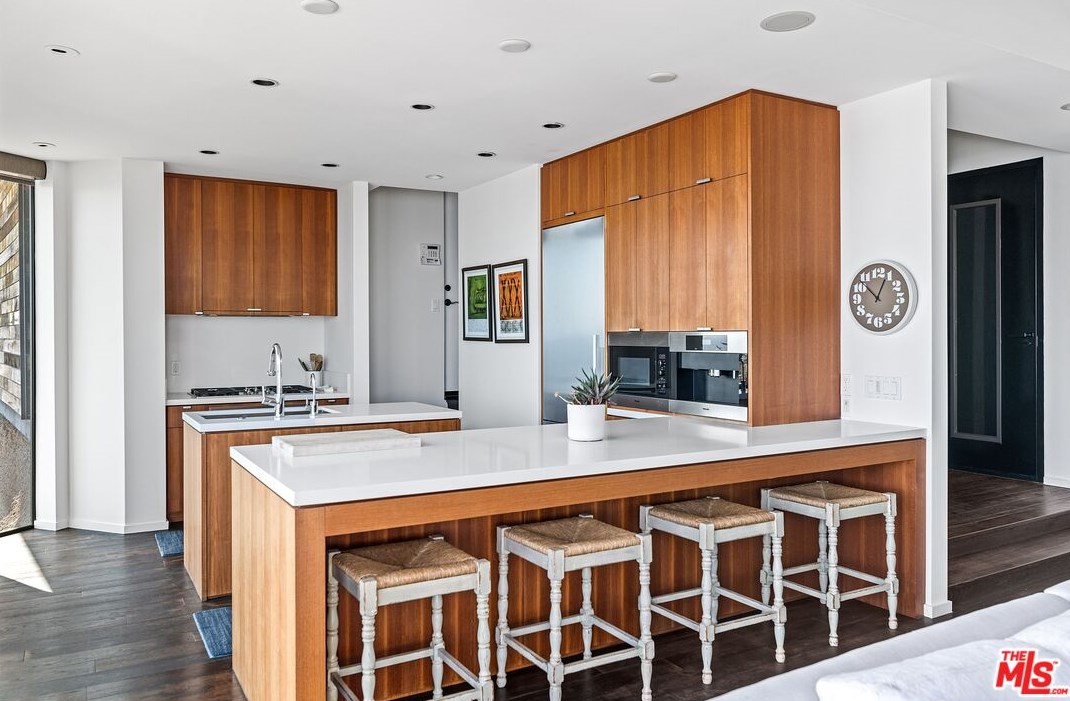 31478 Broad Bch Rd, Malibu CA  90265-2669 exterior