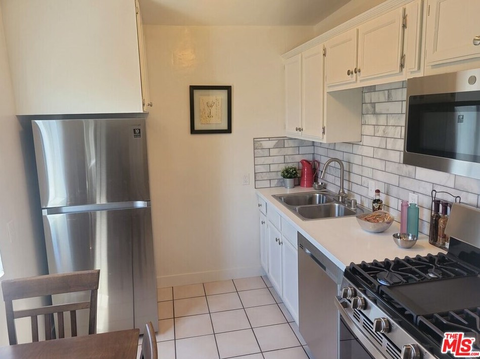 1245 40th Pl, Los Angeles CA 90011-2759 exterior