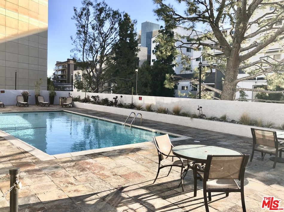 10982 Roebling Ave, Los Angeles CA  90024-2753 exterior