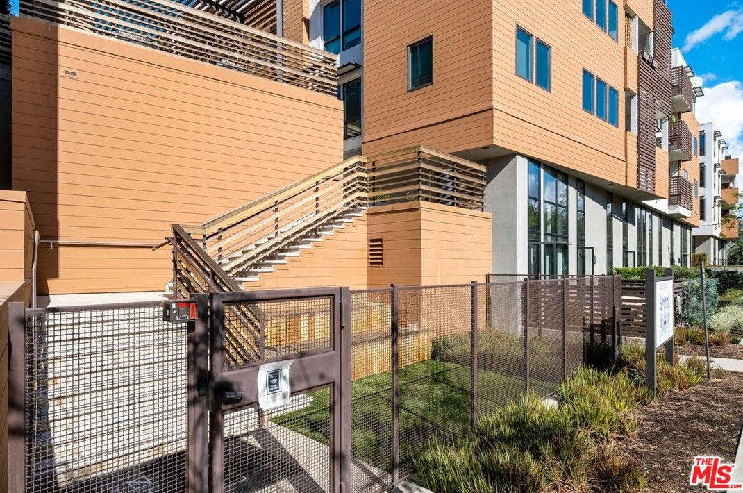 6030 Seabluff Dr, Los Angeles CA  90094-2250 exterior