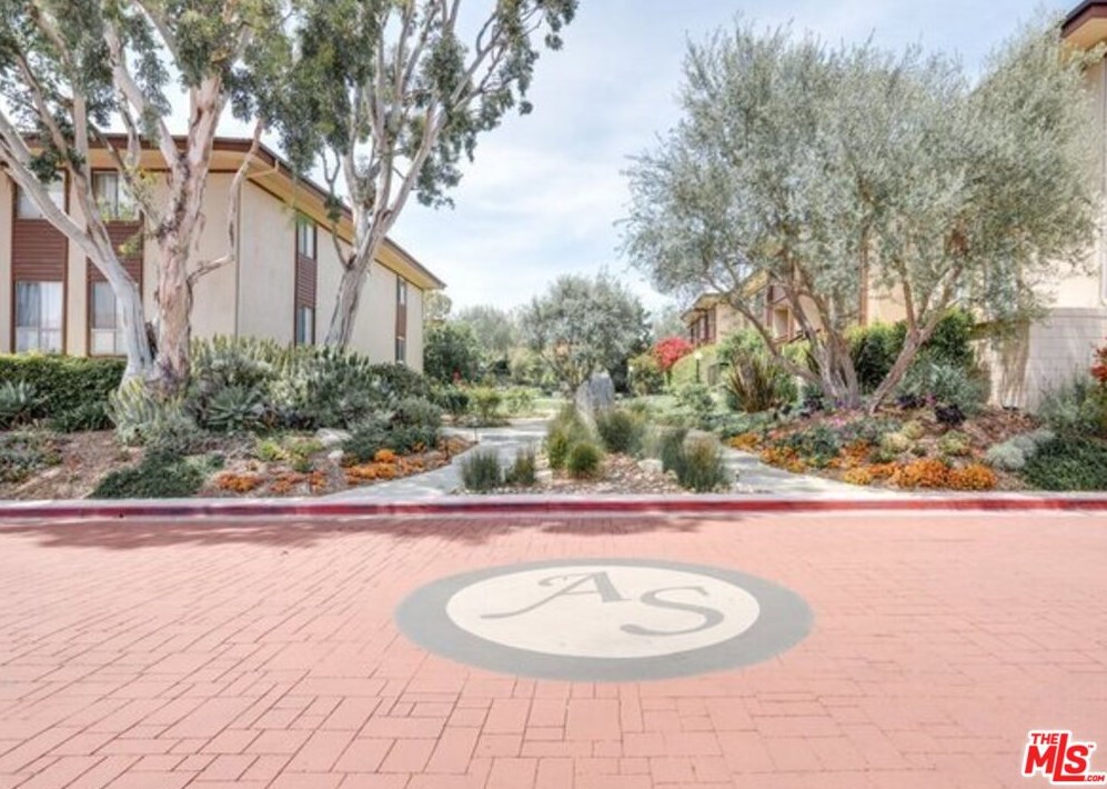 5917 Armaga Spring Rd #p, Palos Verdes Estates, CA 90275
